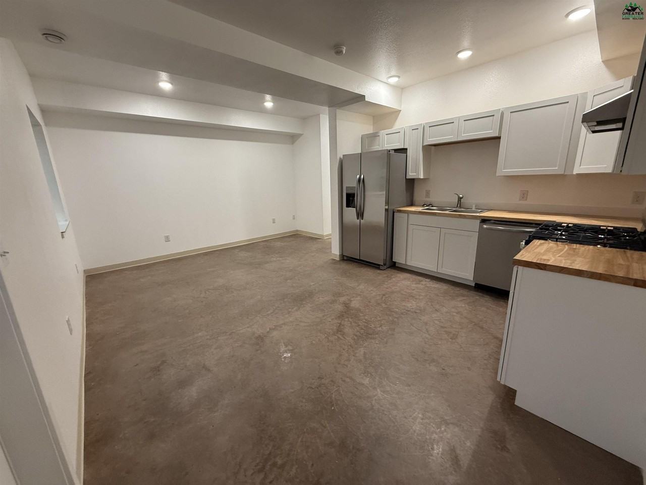 413 E 8th Ave - Photo 4 of 16