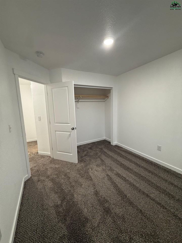 413 E 8th Ave - Photo 7 of 16