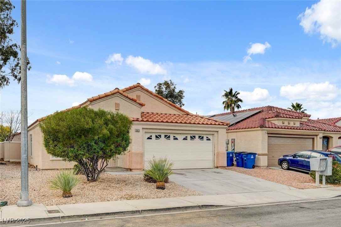 9573 Paradise Rd - Photo 3 of 39