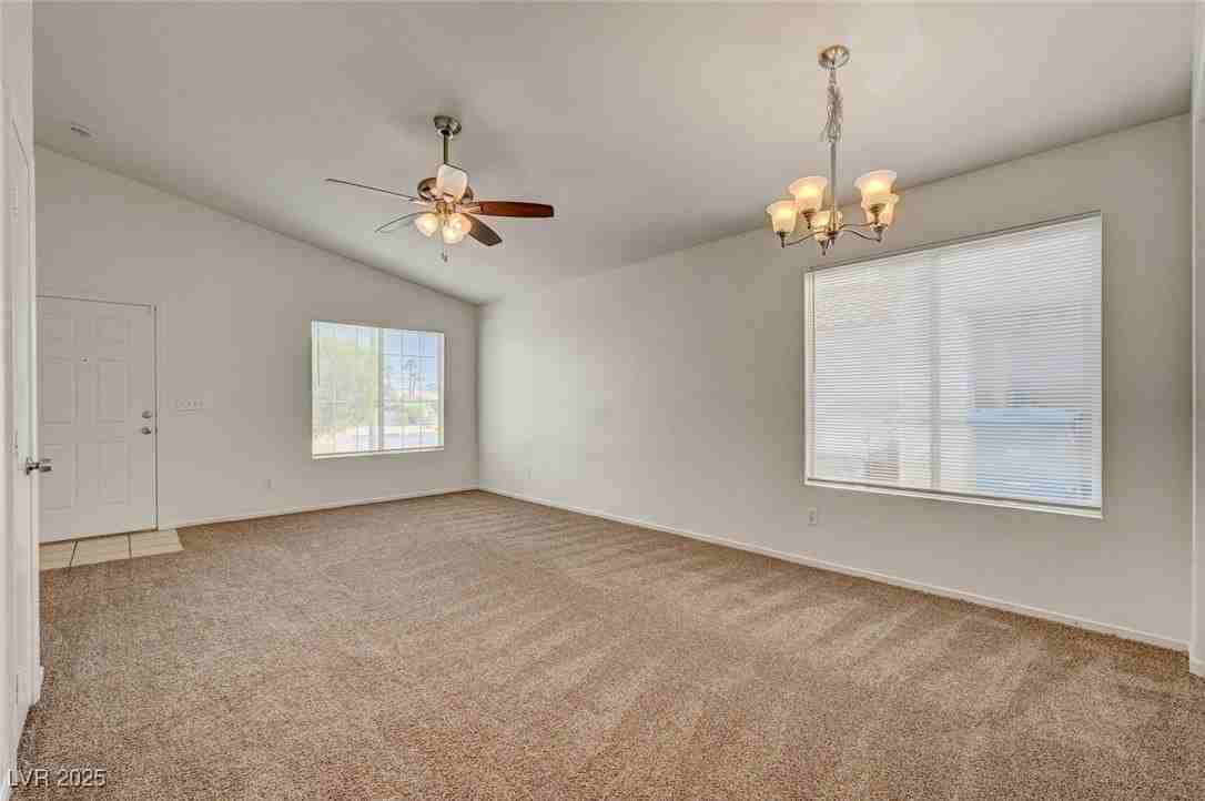 9573 Paradise Rd - Photo 7 of 39