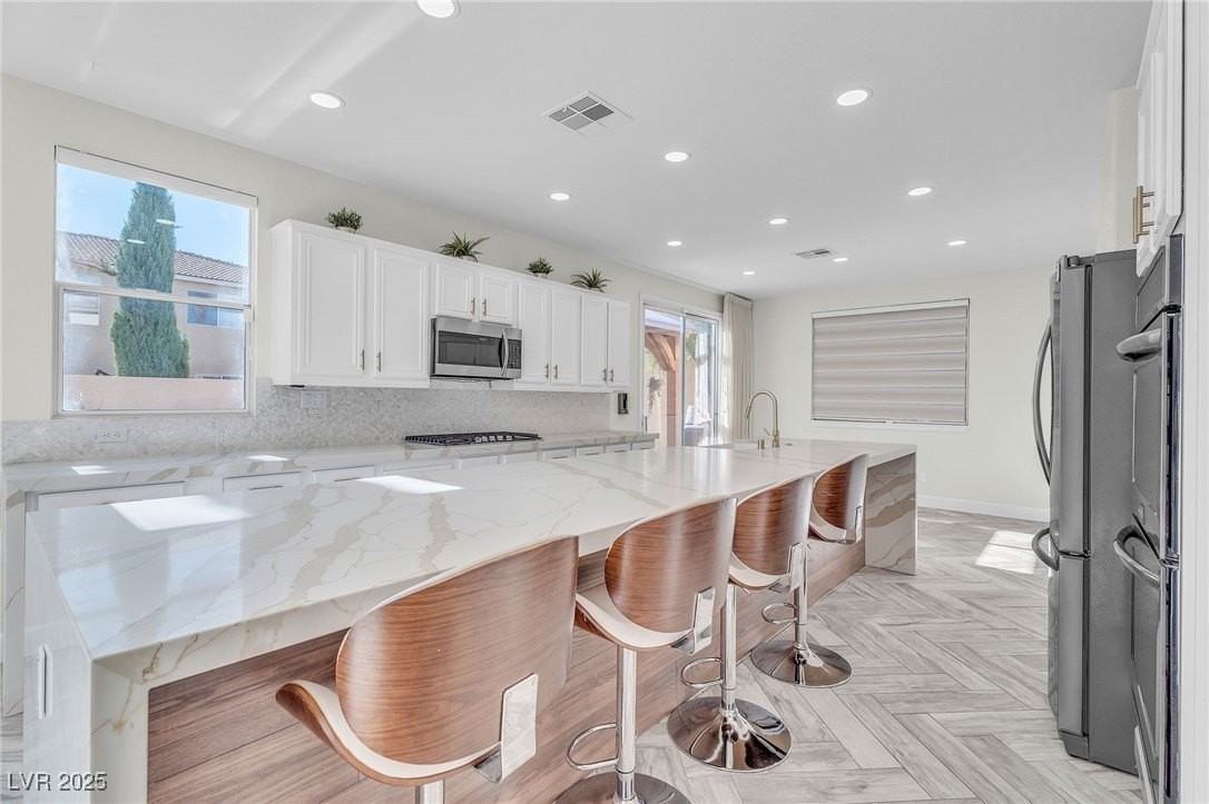 9885 Shadycrest Ct - Photo 3 of 50