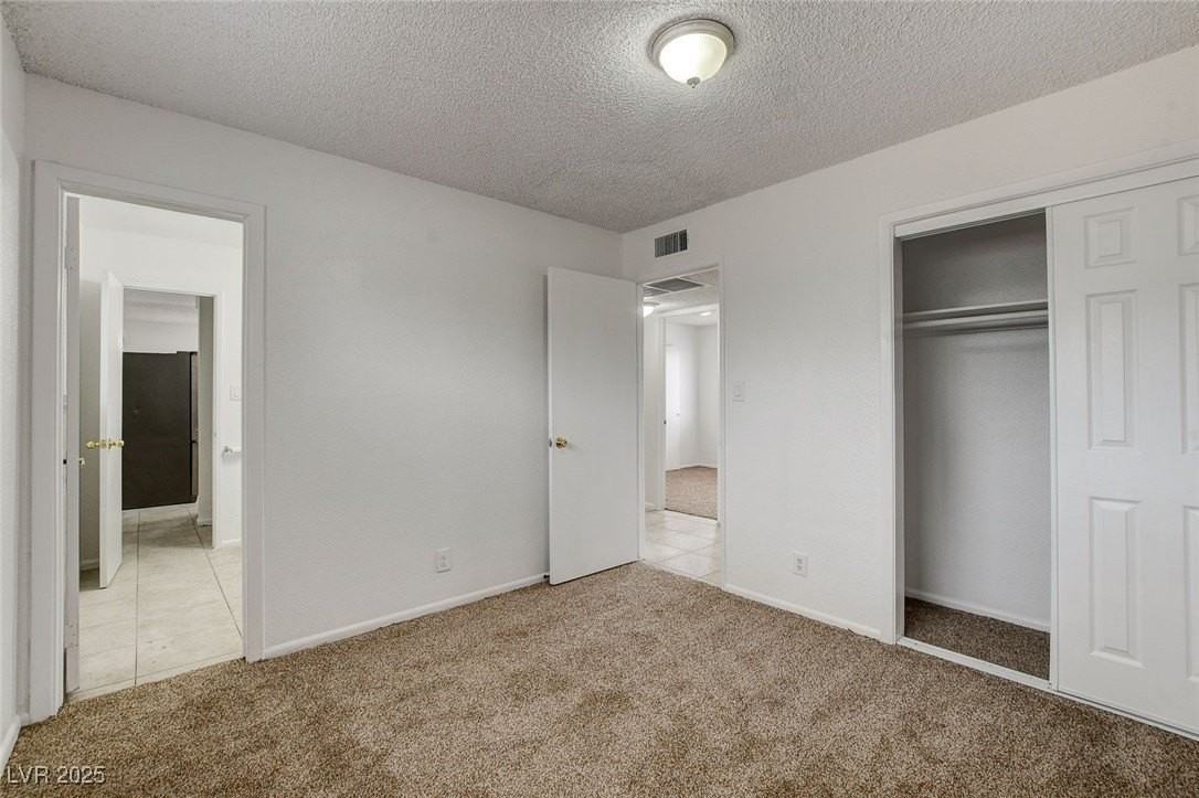 6453 Bannock Way - Photo 4 of 42