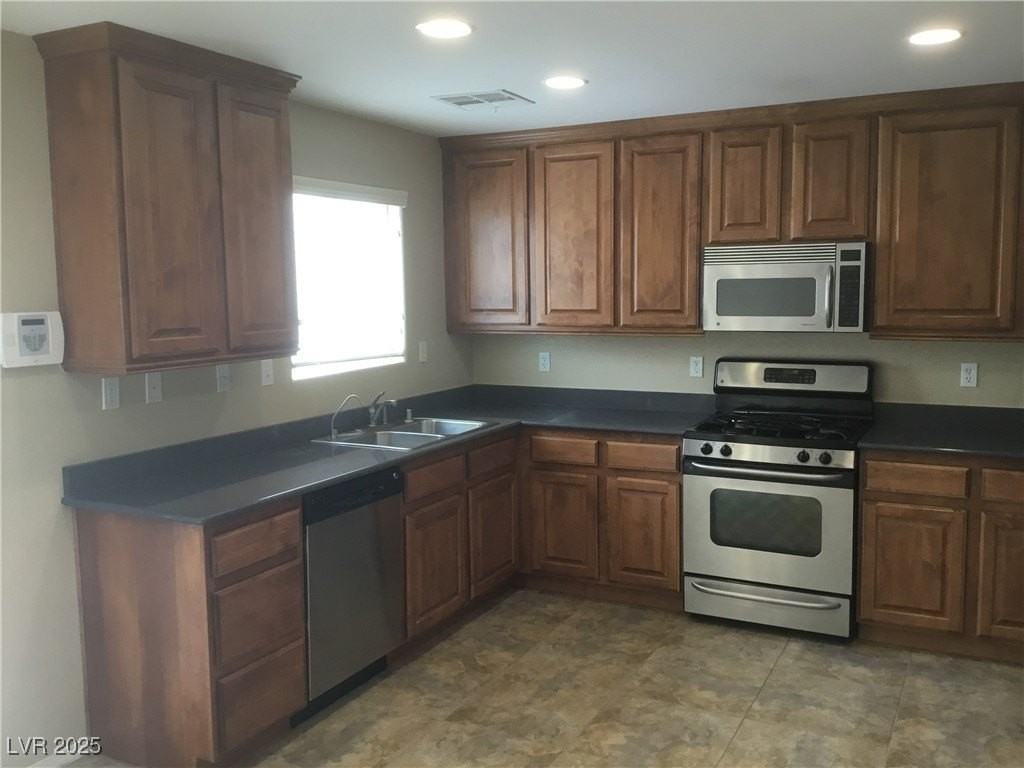 8277 Wildwood Glen Dr - Photo 3 of 29