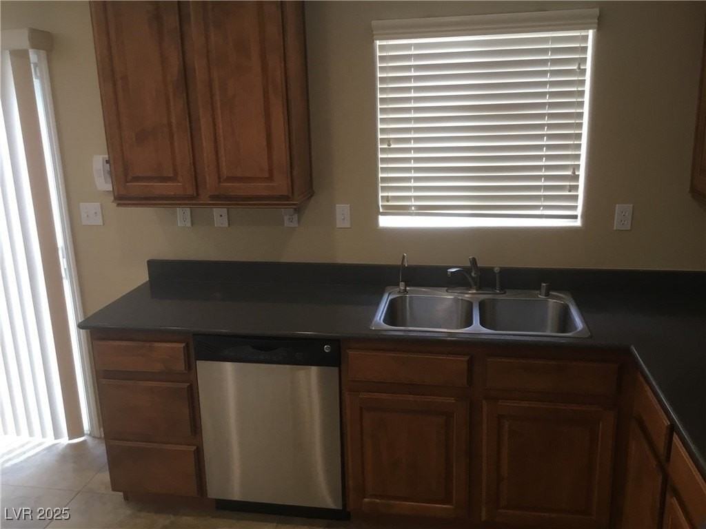 8277 Wildwood Glen Dr - Photo 4 of 29