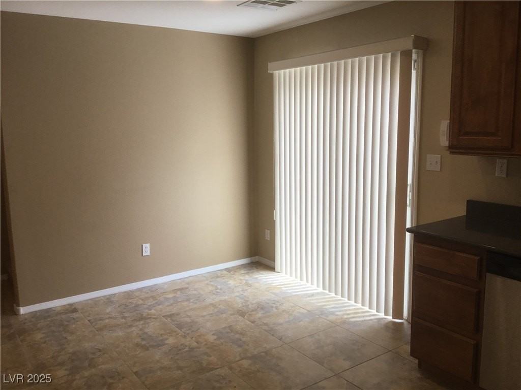 8277 Wildwood Glen Dr - Photo 6 of 29