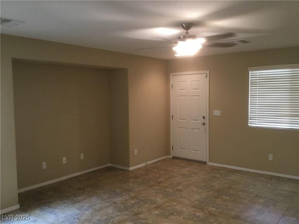 8277 Wildwood Glen Dr - Photo 7 of 29