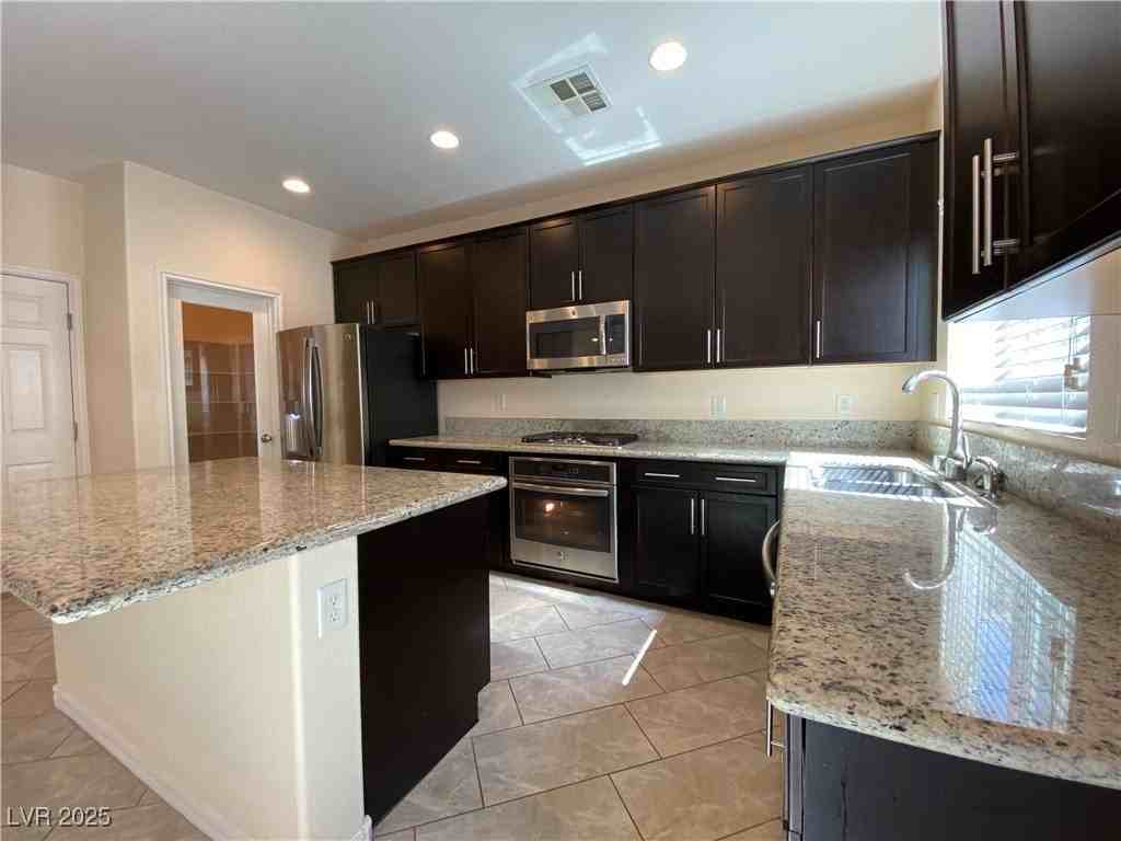 10817 Wrigley Field Ave - Photo 3 of 27