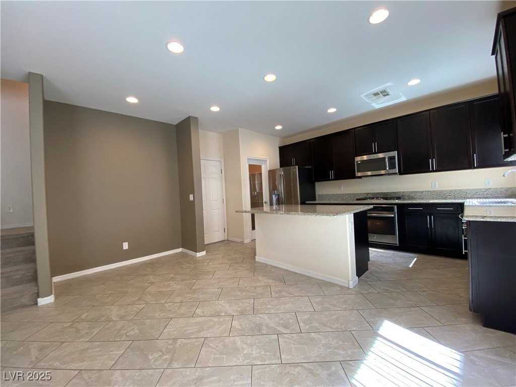 10817 Wrigley Field Ave - Photo 6 of 27