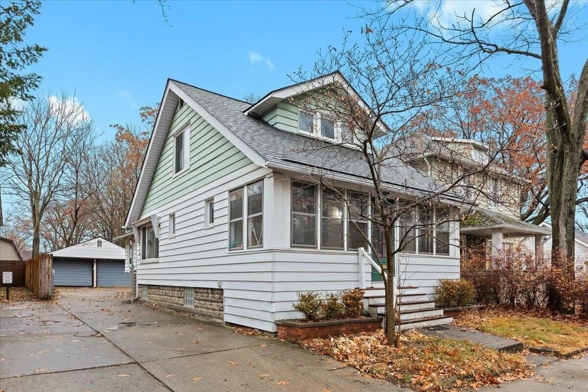 575 E Lewiston Ave - Photo 2 of 29