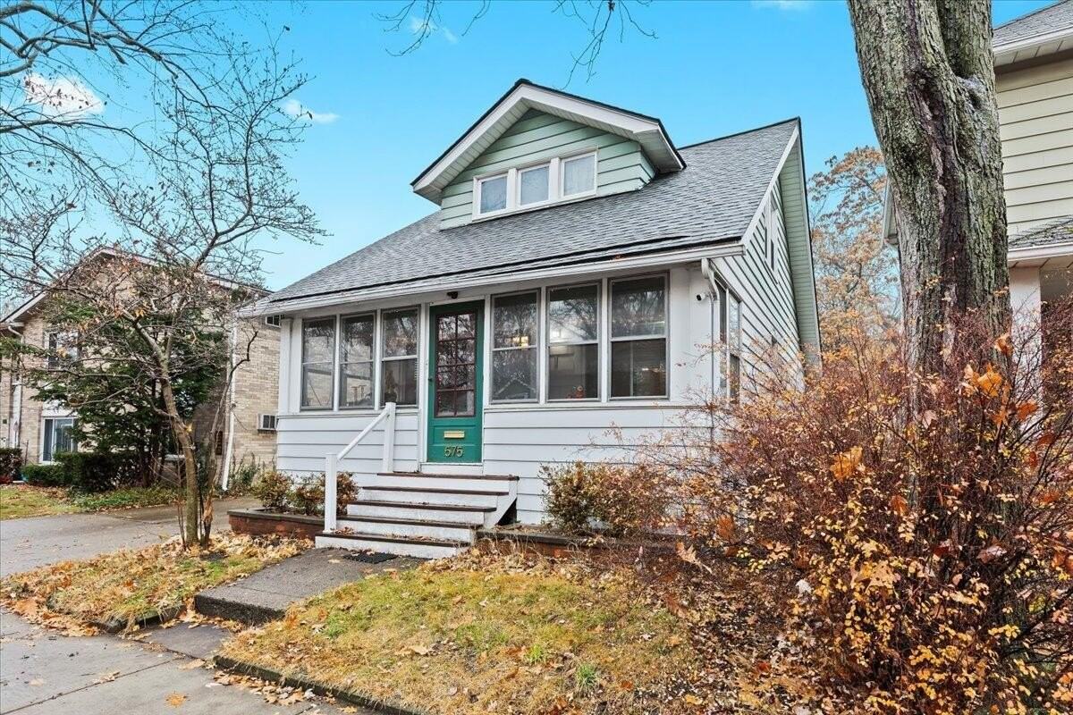 575 E Lewiston Ave - Photo 3 of 29