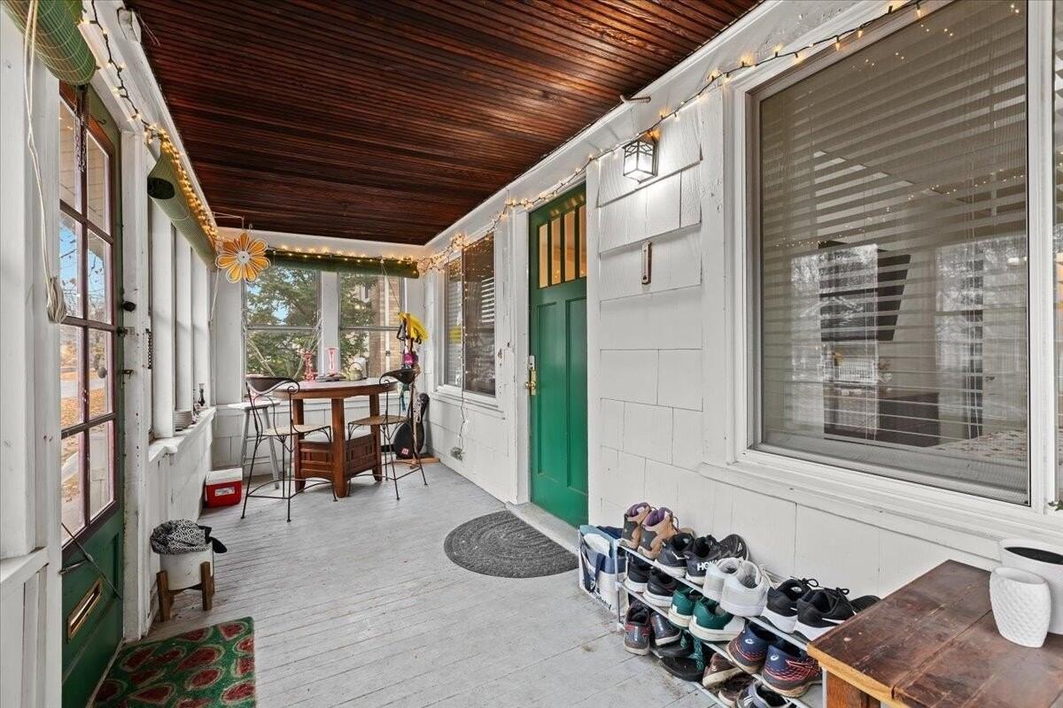 575 E Lewiston Ave - Photo 4 of 29