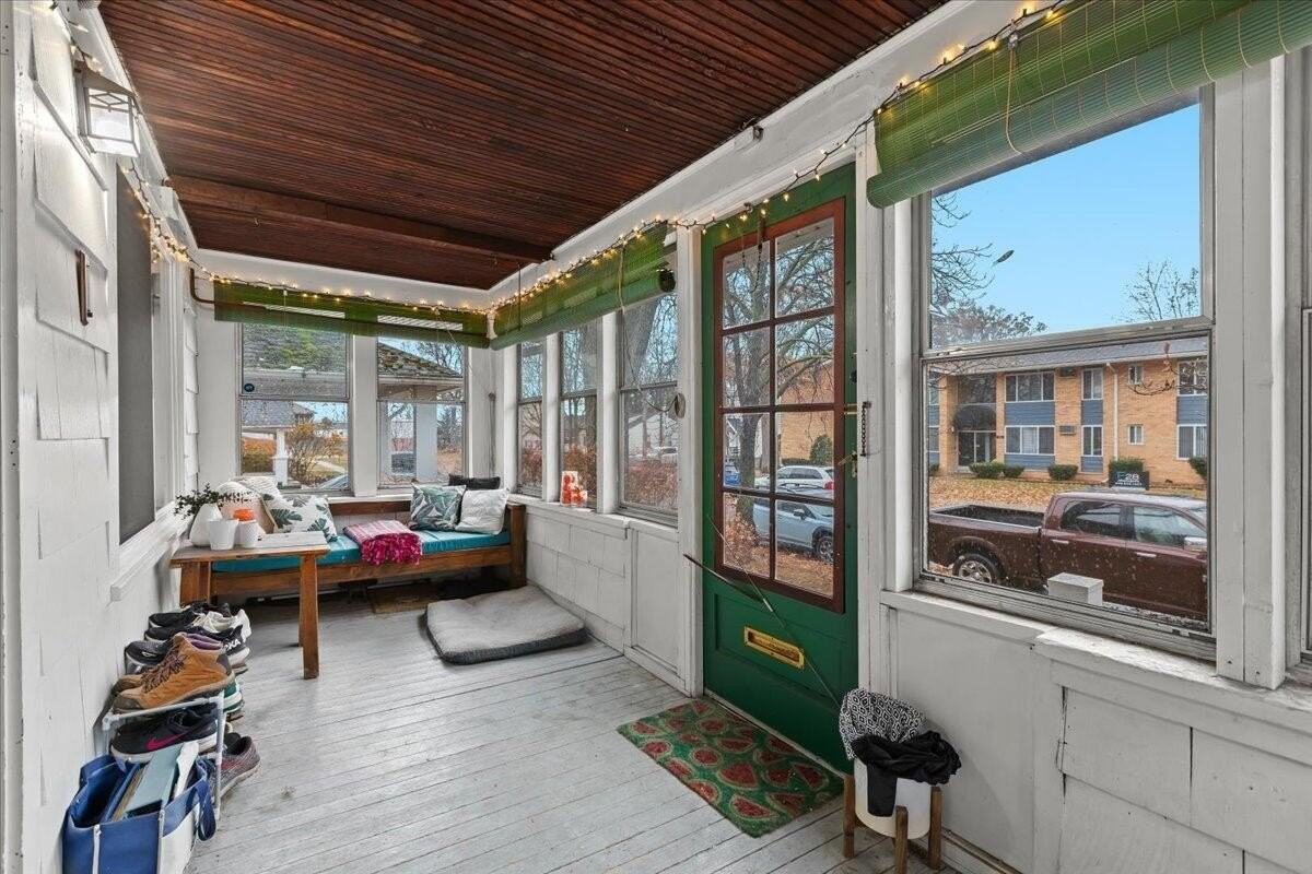 575 E Lewiston Ave - Photo 5 of 29