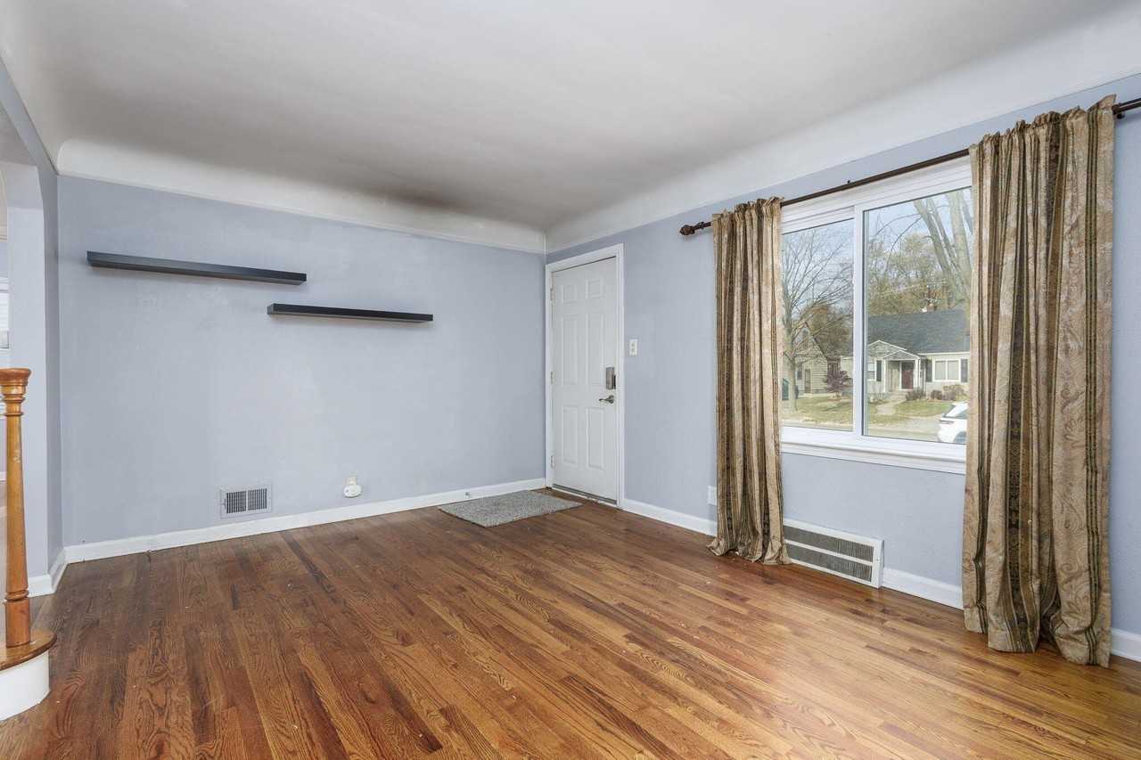 1608 Whitcomb Ave - Photo 3 of 22