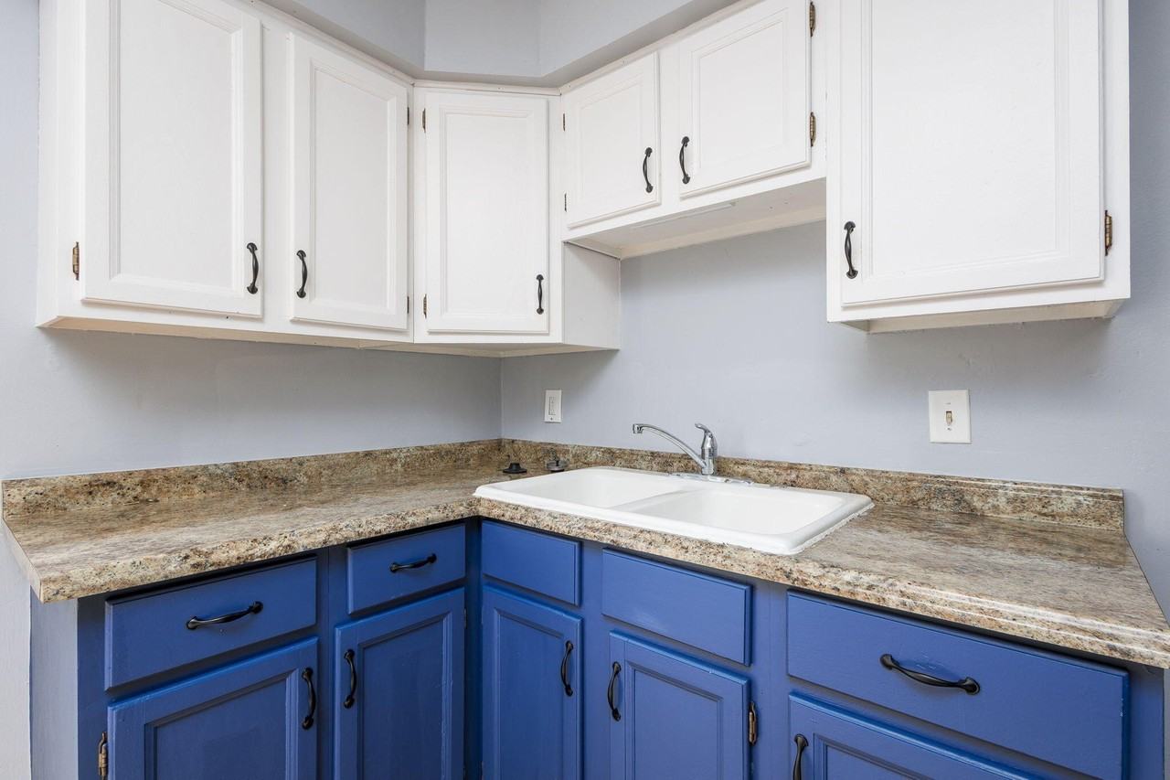 1608 Whitcomb Ave - Photo 7 of 22