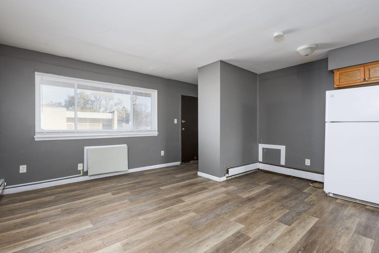 19625 Conant St Apt 12 #12 - Photo 4 of 13