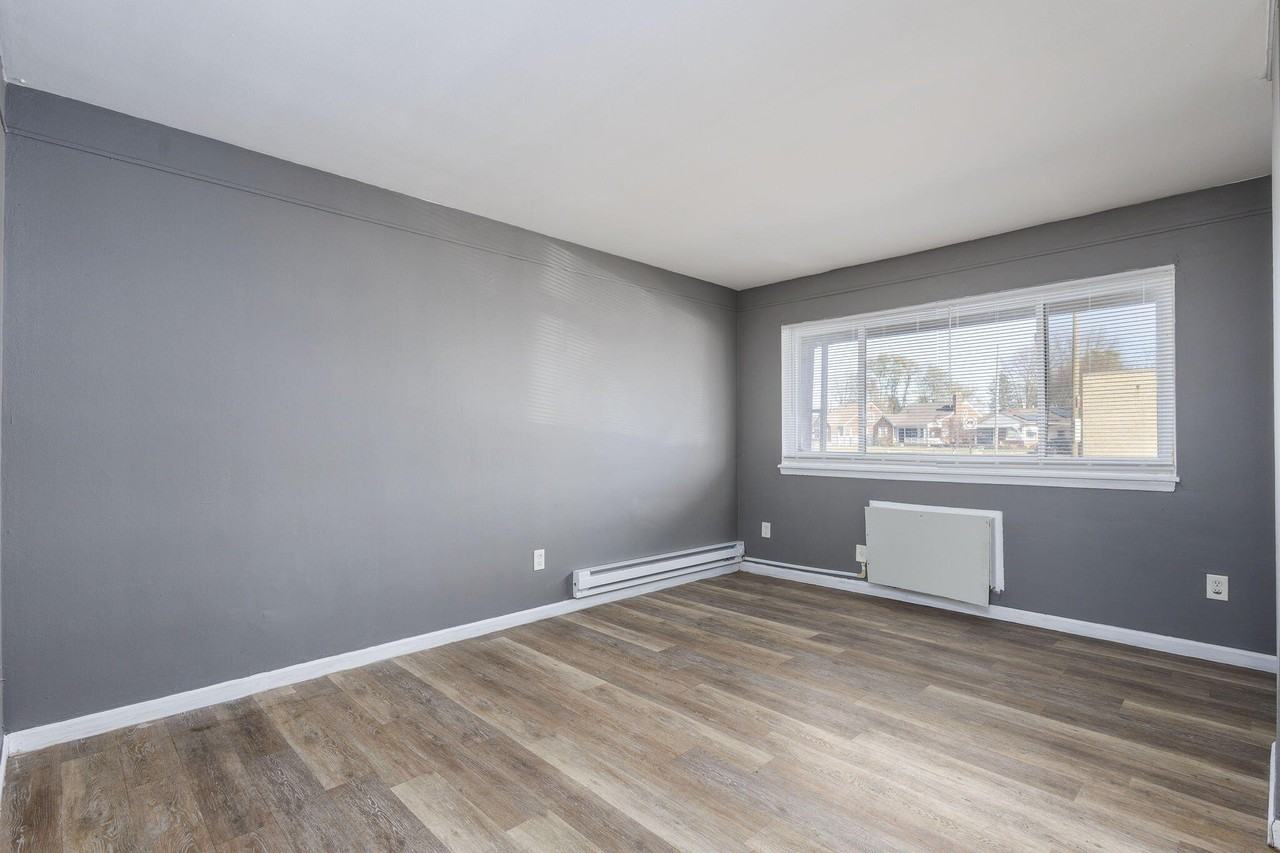 19625 Conant St Apt 12 #12 - Photo 5 of 13