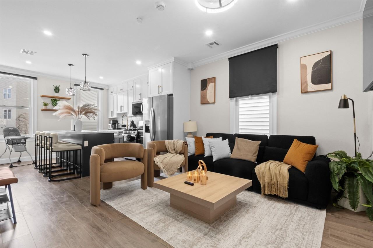 3316 Summit Avenue #2