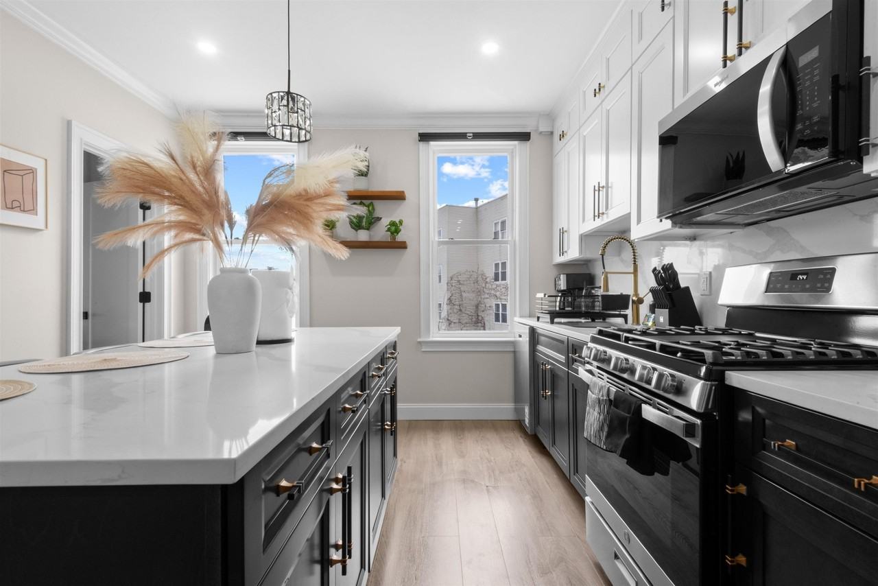 3316 Summit Ave #2 - Photo 4 of 11