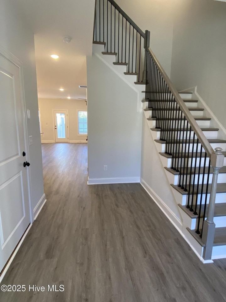 1404 Hartley Ln Apt B - Photo 2 of 24