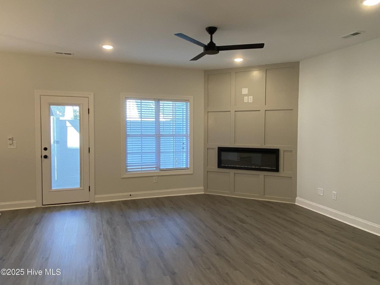 1404 Hartley Ln Apt B - Photo 3 of 24