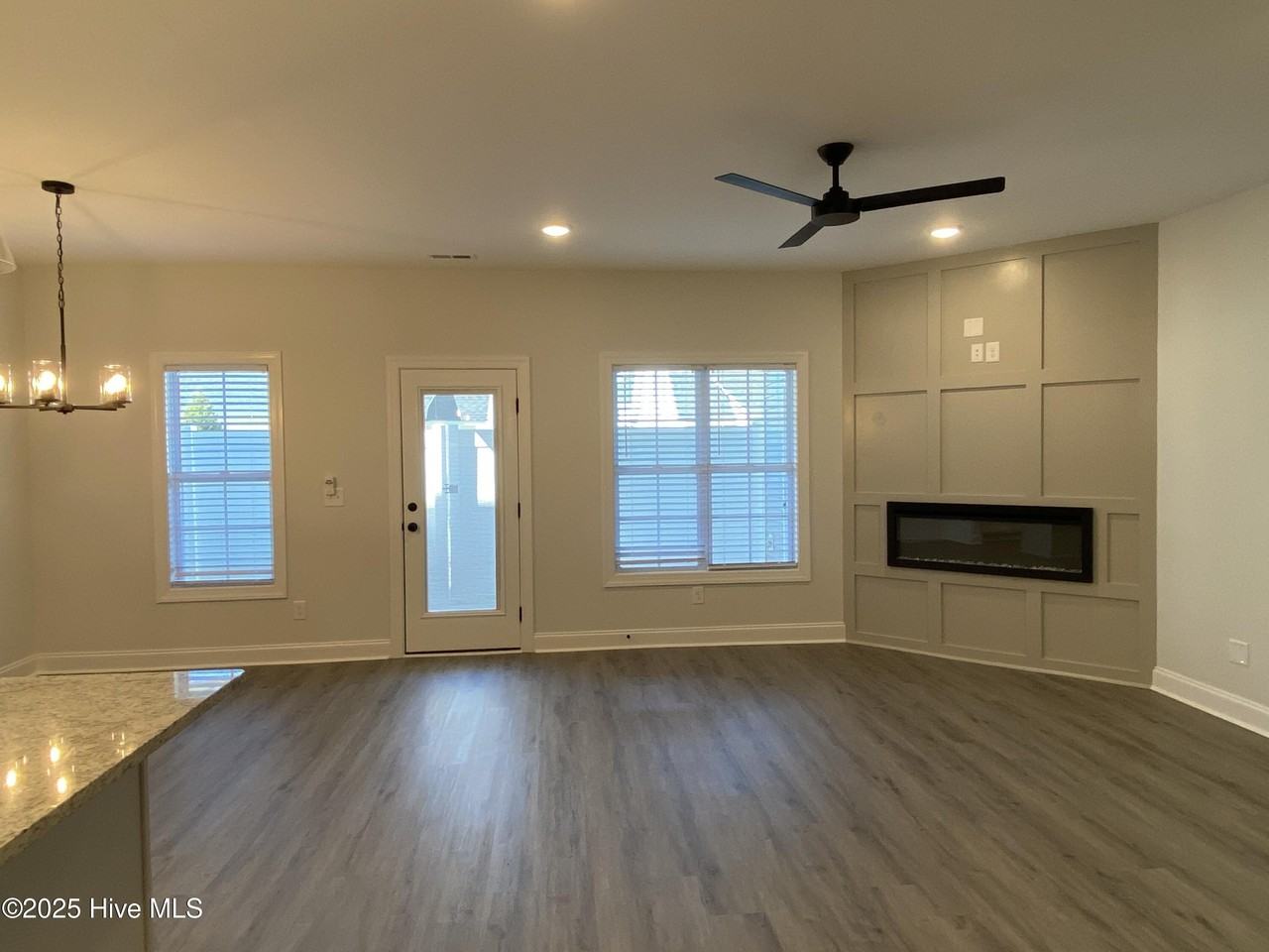 1404 Hartley Ln Apt B - Photo 4 of 24