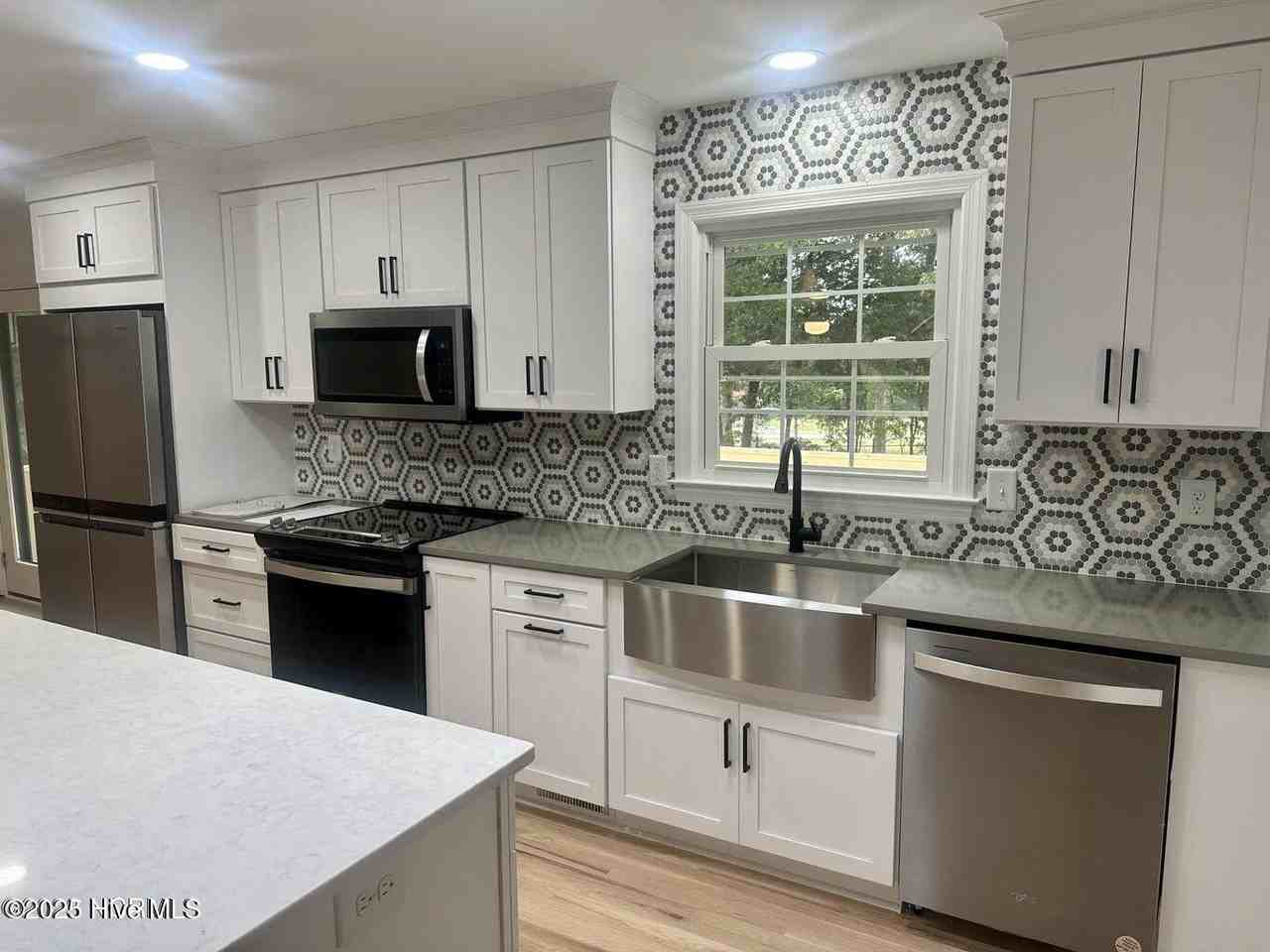 611 El Ives Dr - Photo 5 of 24