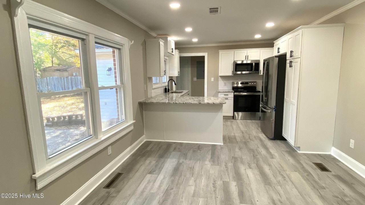 1103 W Ragsdale Rd - Photo 4 of 17