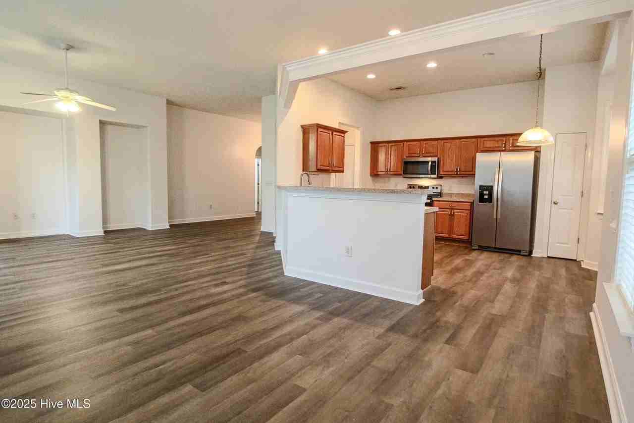 1005 Meadowlands Trl Nw - Photo 7 of 17