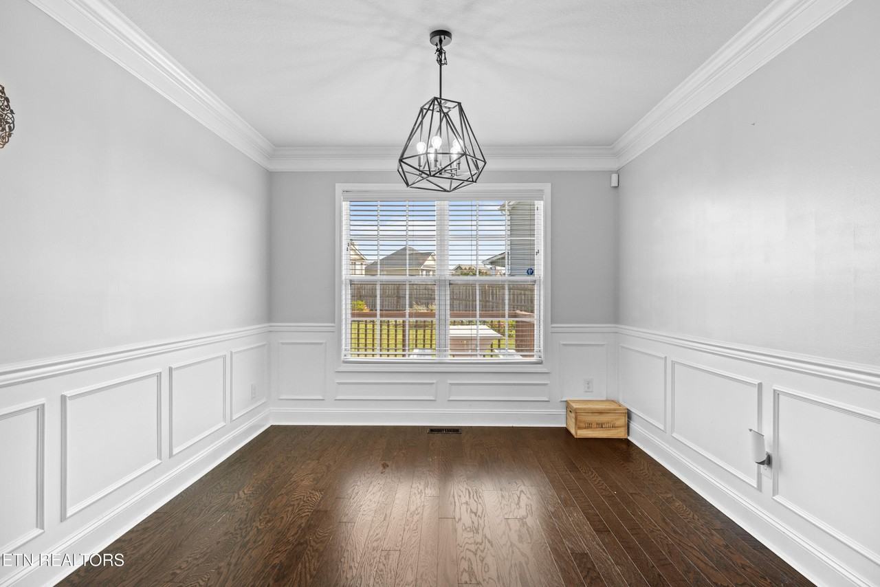 2629 Southwinds Circle - Photo 6 of 25