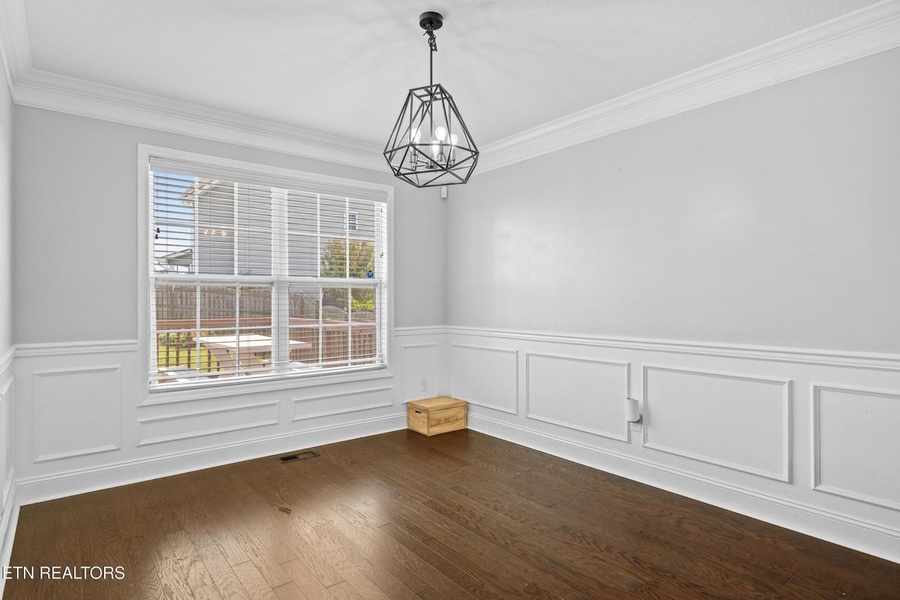 2629 Southwinds Circle - Photo 7 of 25