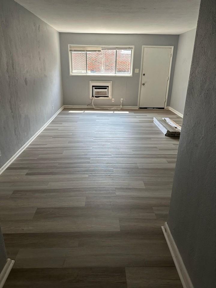 1921 Oxford Cir Apt 5 #5 - Photo 3 of 12