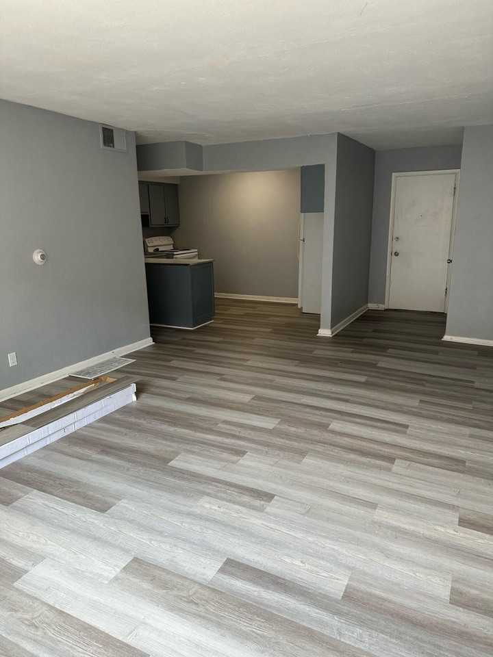 1921 Oxford Cir Apt 5 #5 - Photo 5 of 12