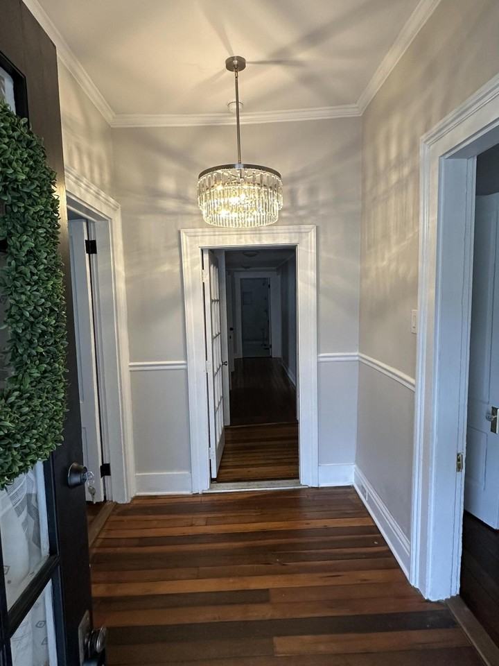 313 Capital Ave - Photo 5 of 50