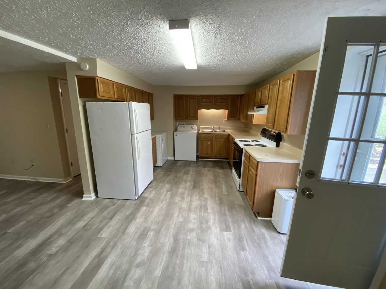 610 Reading Road - Photo 4 of 19