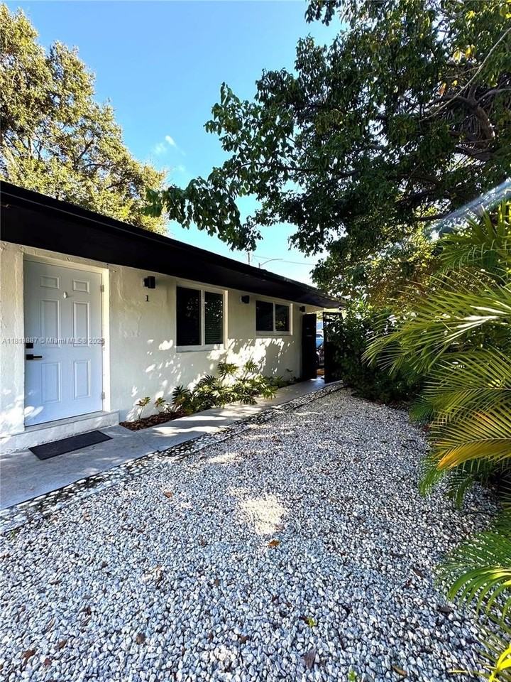 111 Nw 7th Ave #1 - Photo 2 of 28