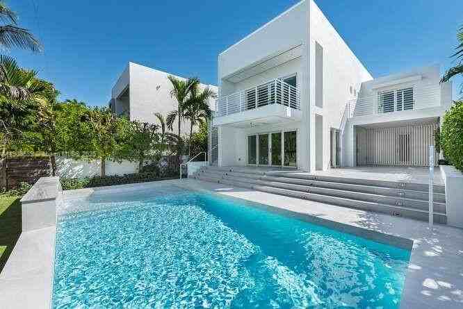 1325 Bay Drive - Photo 5 of 49