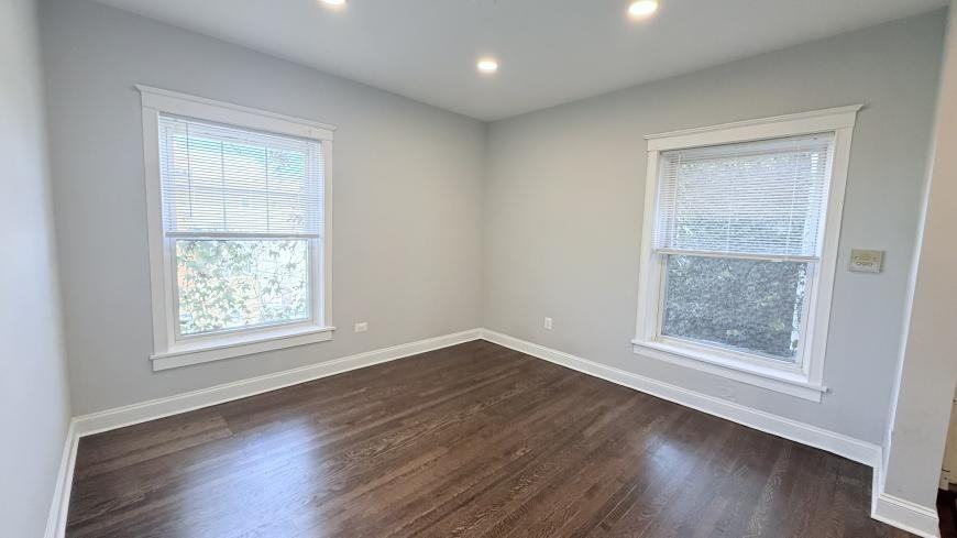 3767 North Southport Avenue - Photo 2 of 10