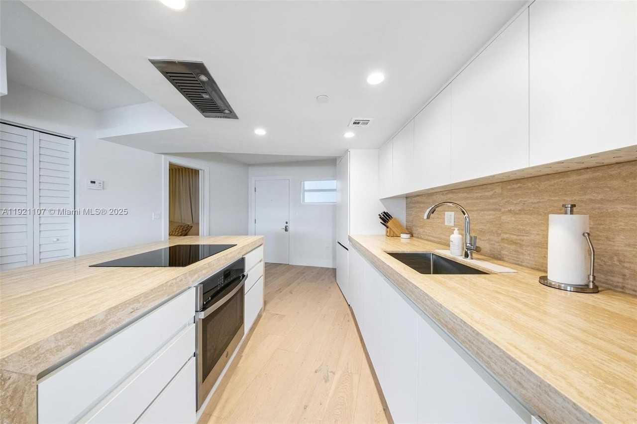 1881 Washington Ave #14F - Photo 3 of 15