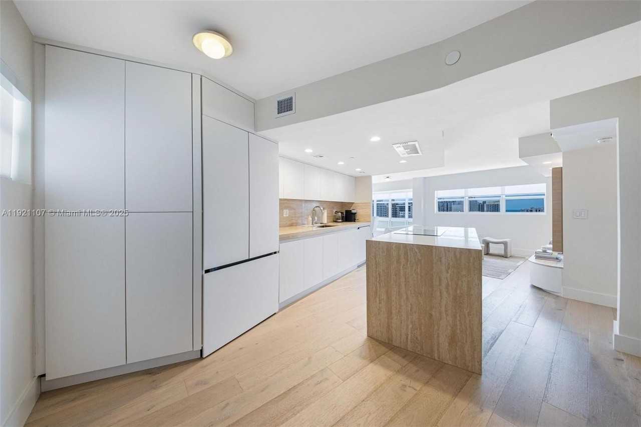 1881 Washington Ave #14F - Photo 4 of 15