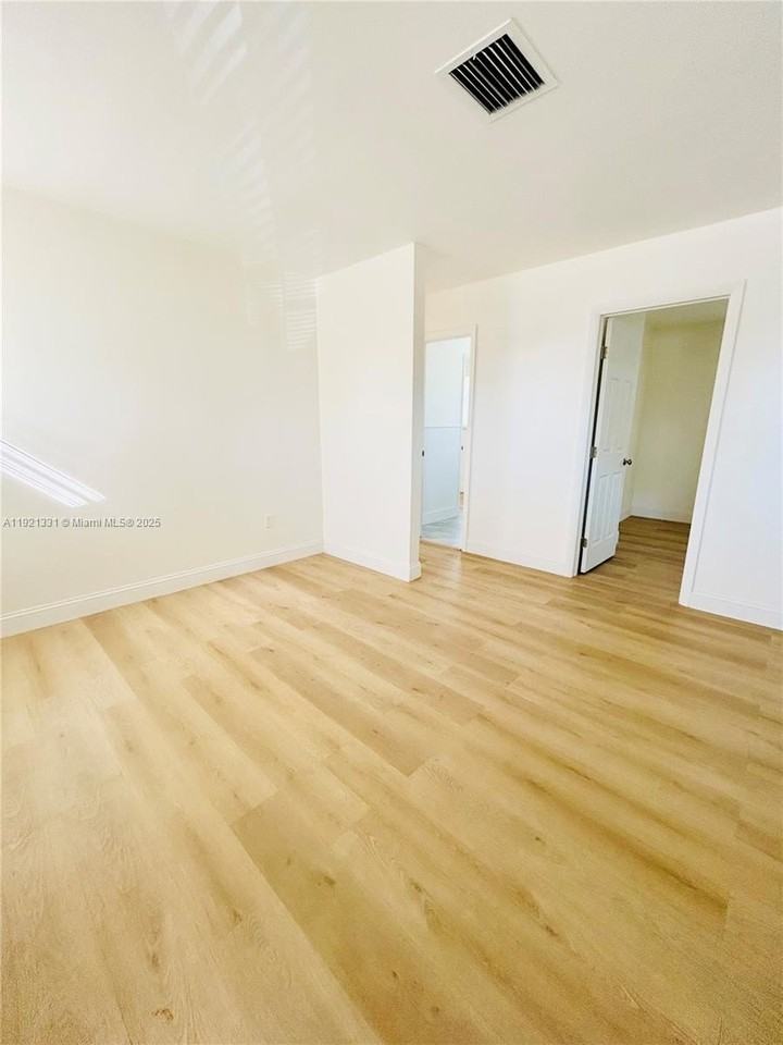 10601 Sw 184th St #10603 - Photo 2 of 6