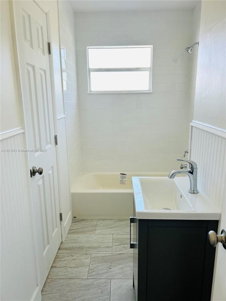 10601 Sw 184th St #10603 - Photo 3 of 6