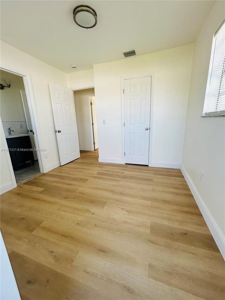 10601 Sw 184th St #10603 - Photo 6 of 6