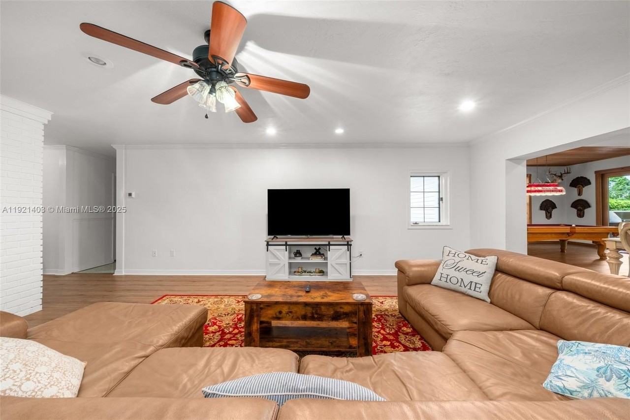 2551 Lakeview Dr - Photo 3 of 50