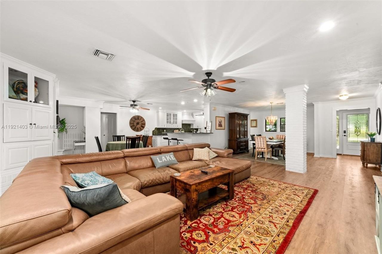 2551 Lakeview Dr - Photo 5 of 50