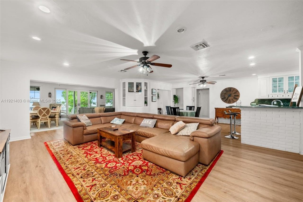 2551 Lakeview Dr - Photo 6 of 50