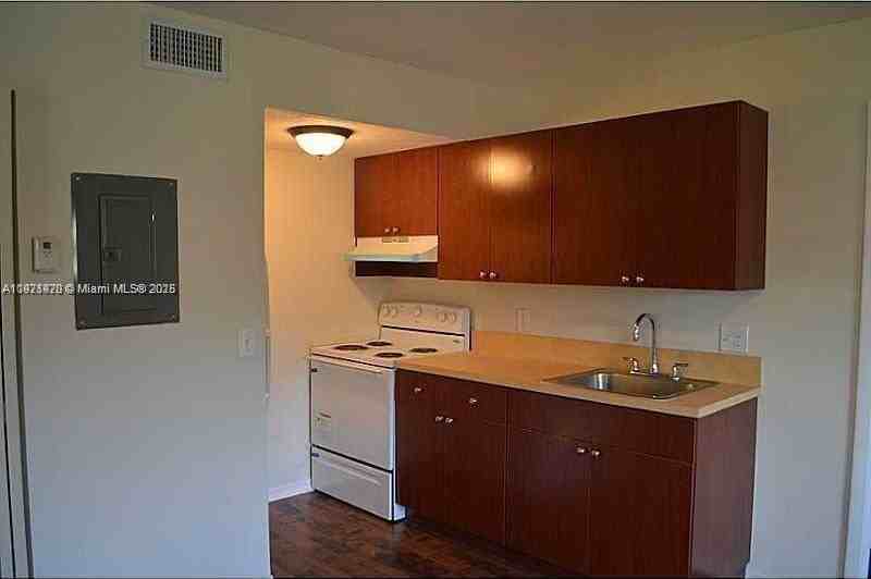 2046 Nw 43rd Ter #8 - Photo 3 of 12