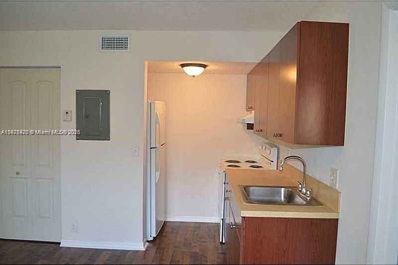 2046 Nw 43rd Ter #8 - Photo 6 of 12