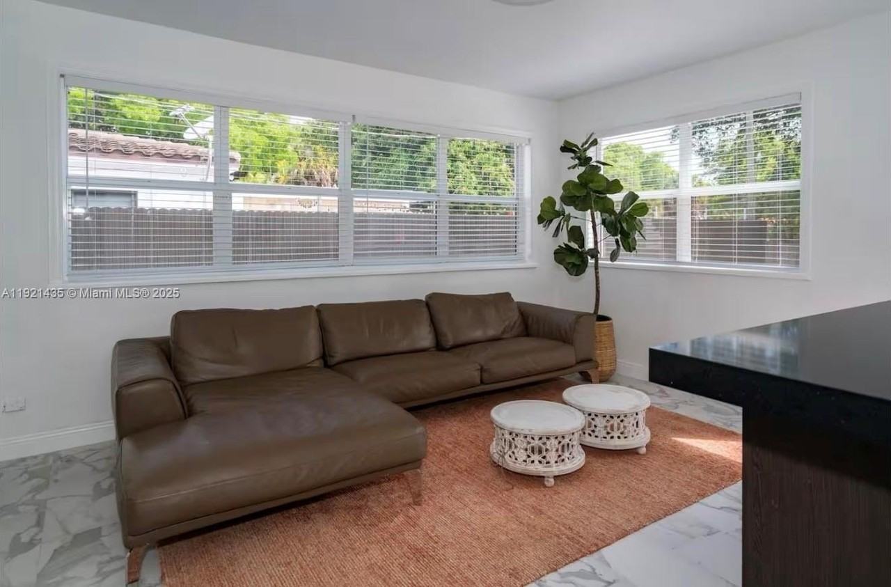 35 Sw 28th Rd #0 - Photo 2 of 23