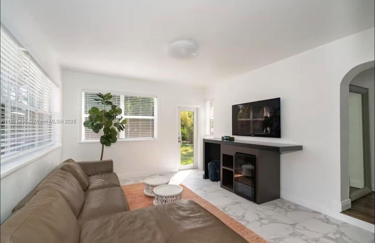 35 Sw 28th Rd #0 - Photo 3 of 23