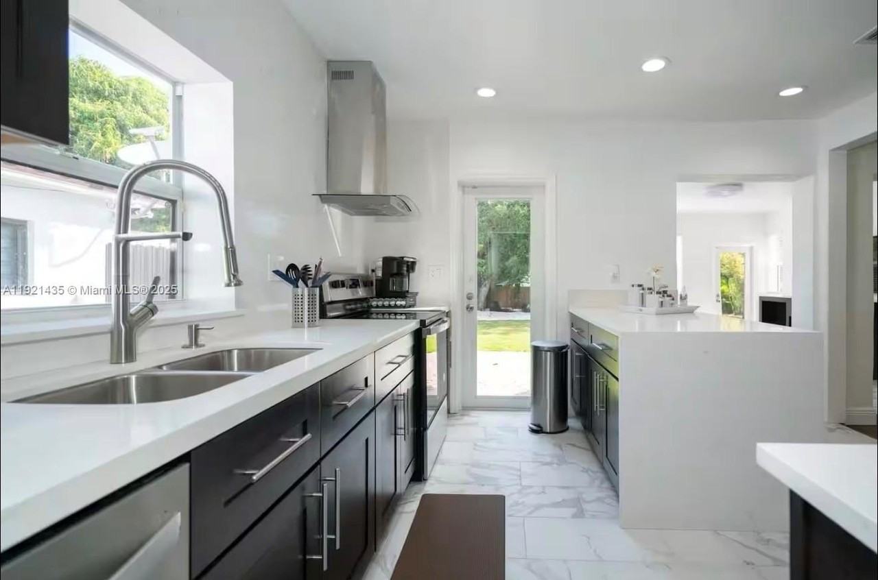 35 Sw 28th Rd #0 - Photo 4 of 23